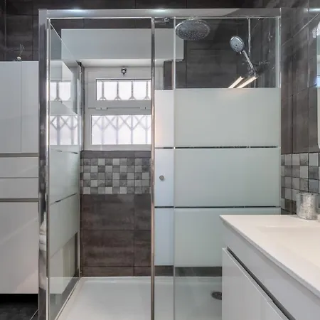 Cozy 2br Near Oura By Lovelystay البوفيرا