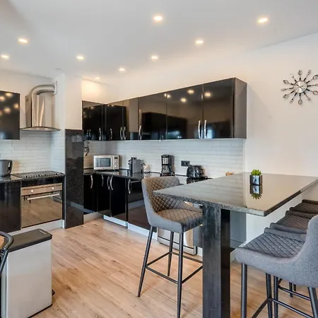 Cozy 2br Near Oura By Lovelystay