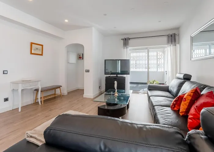 Apartman Cozy 2br Near Oura By Lovelystay