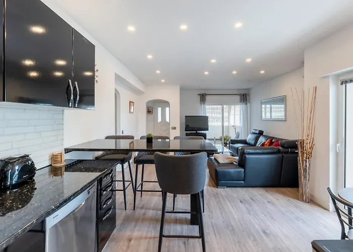 Cozy 2br Near Oura By Lovelystay *