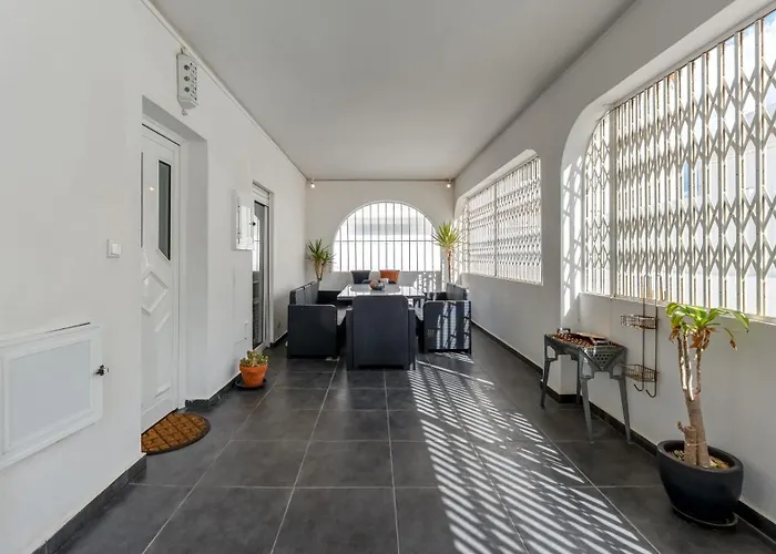 Cozy 2br Near Oura By Lovelystay *