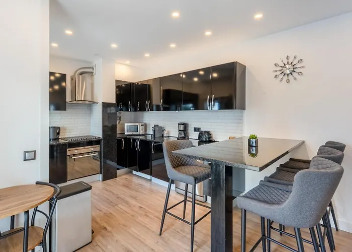 Cozy 2br Near Oura By Lovelystay