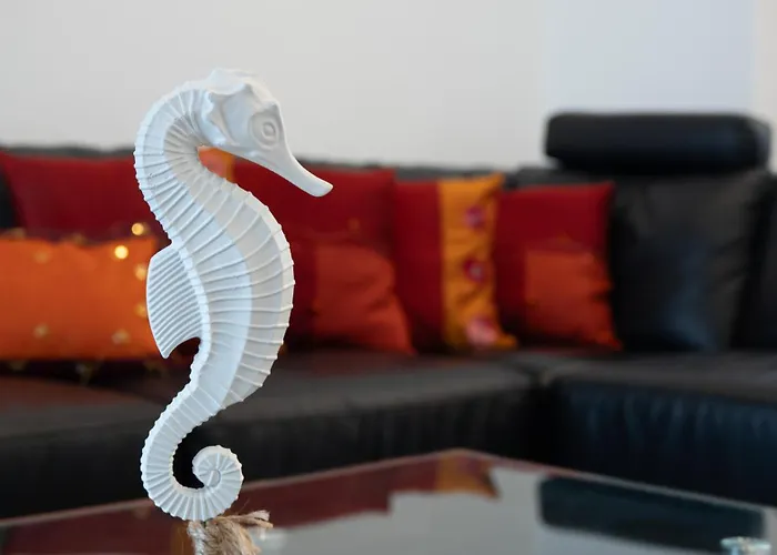 Apartman Cozy 2br Near Oura By Lovelystay *