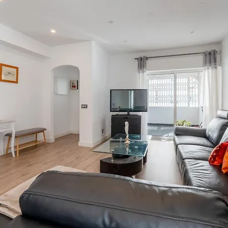 Daire Cozy 2br Near Oura By Lovelystay