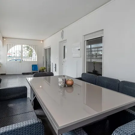 Daire Cozy 2br Near Oura By Lovelystay Albufeira